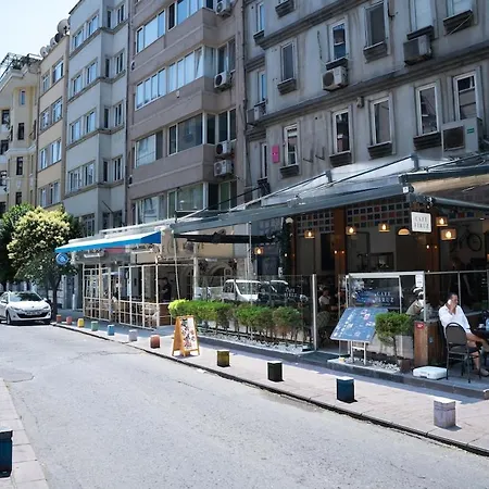 Appartement Chic 3br Duplex With Private Terrace In Prime Spot Istambul