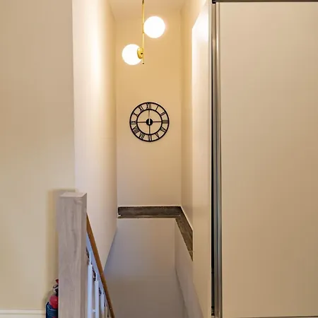 Chic 3br Duplex With Private Terrace In Prime Spot